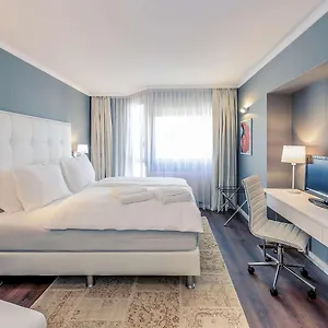 Mercure Raphael Bécs
